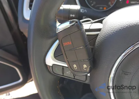 2021 Jeep Compass Latitude Fwd z USA, uszkodzony, nr VIN 3C4NJCBB1MT585747